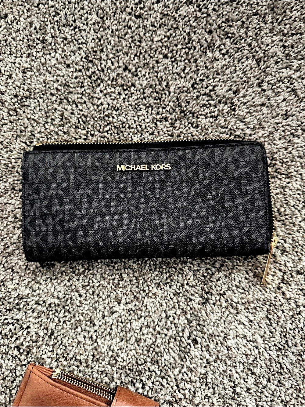 Michael Kors Jet Set Travel Large Signature Logo Continental Wallet Black & Gold